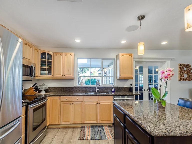 4113 E Minnezona Ave — Photo 8