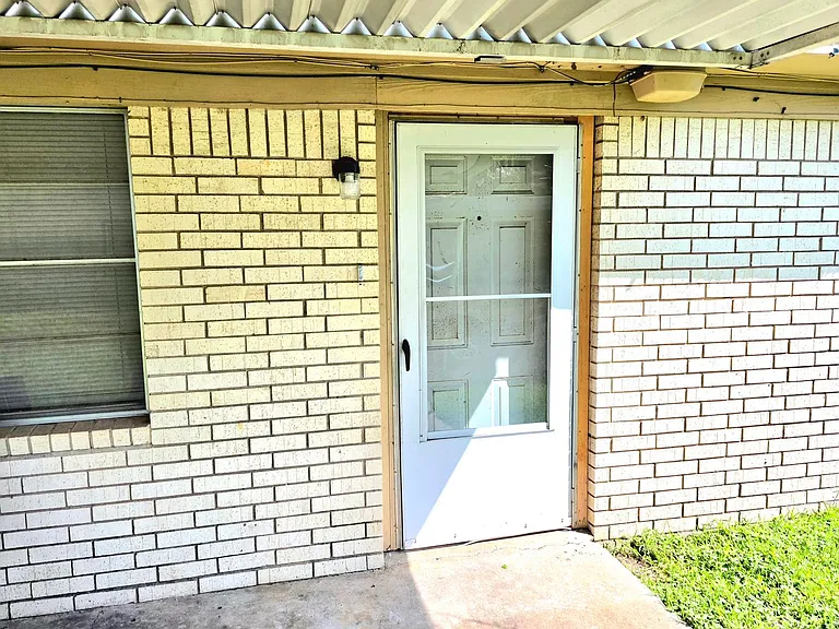 106 Faye St #B — Photo 7