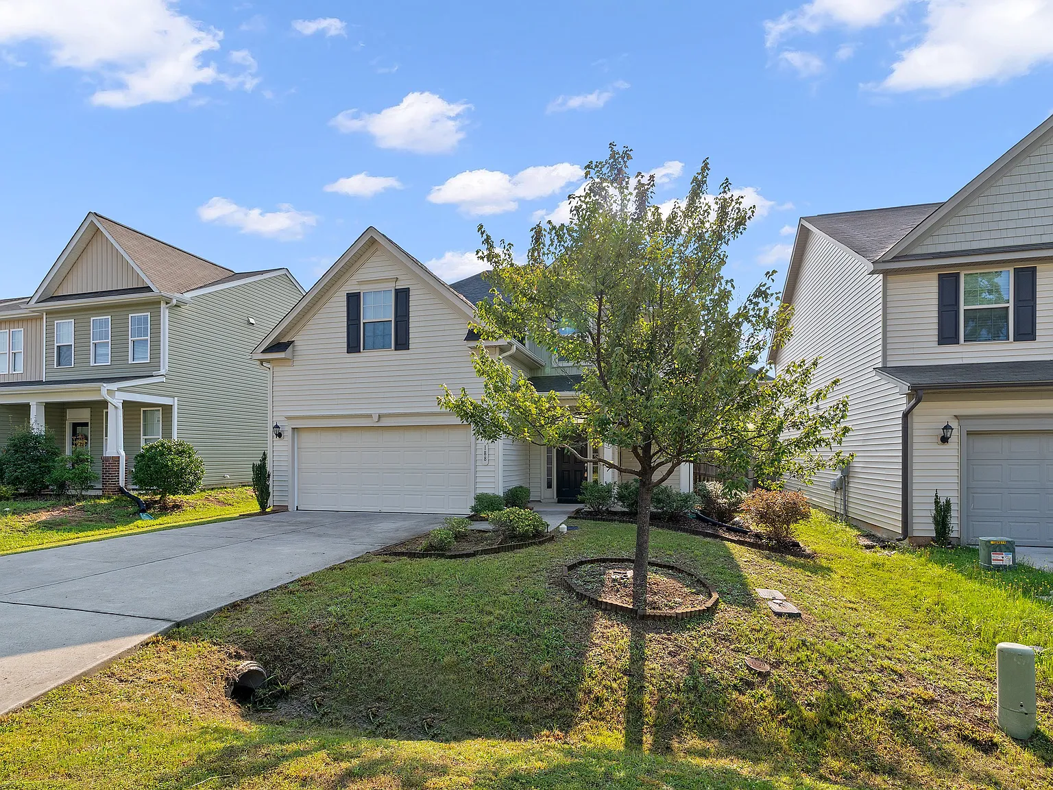 4 bed 2.5 bath with fence - Open house SAT, 8/22 from 10-10:30 AM — Photo 2