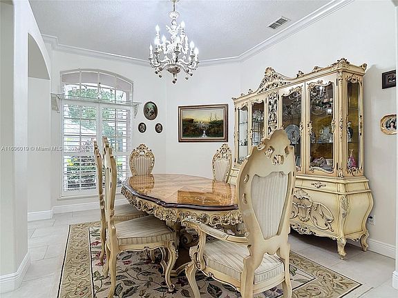 5th image of 2111 Saint Ives Ct