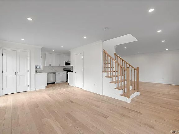 2nd image of 1 Manhasset Ave #B