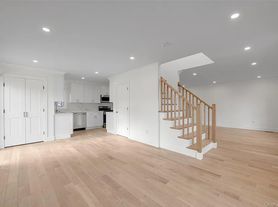 1 Manhasset Ave, Pt Washington, NY