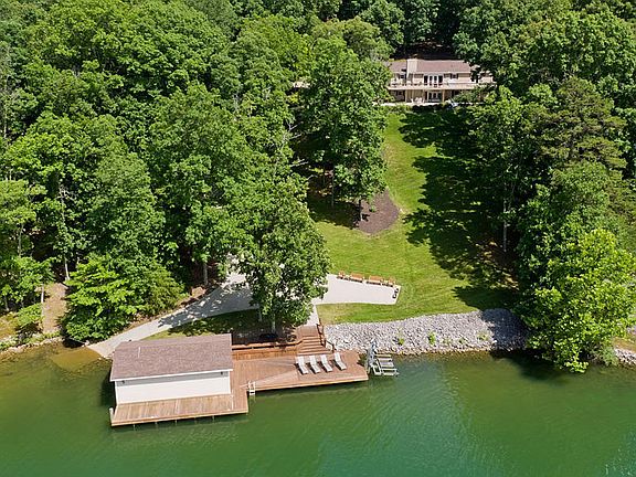3rd image of 716 Twin Cove Dr