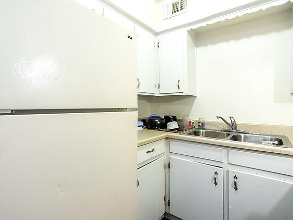 4th image of 1443 S Ewing Ave