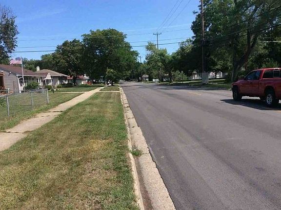 Exterior Neighborhood (street photo)