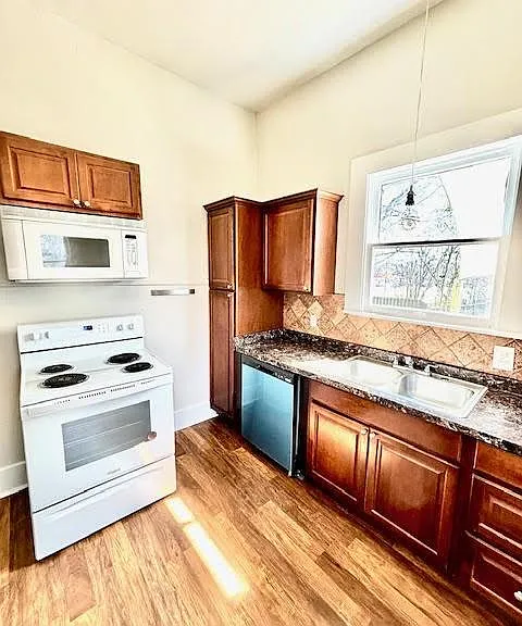 211 E Phillips St — Photo 10