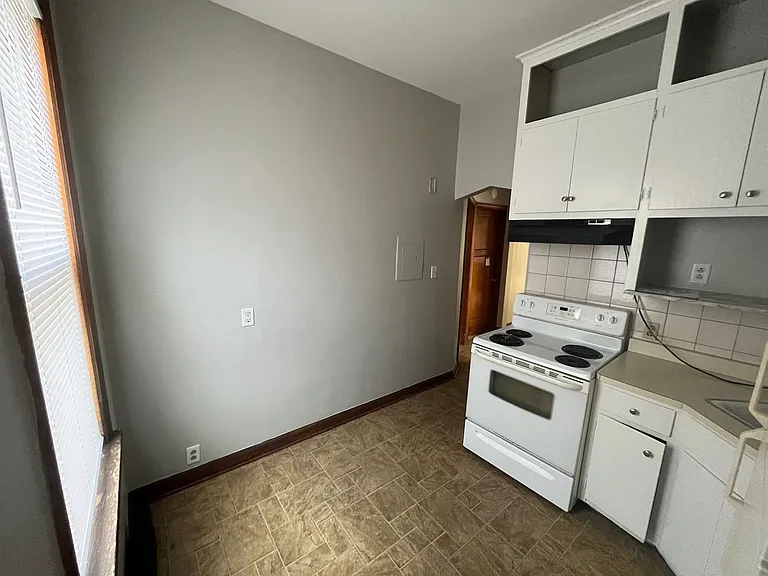 4575 S Packard Ave — Photo 18