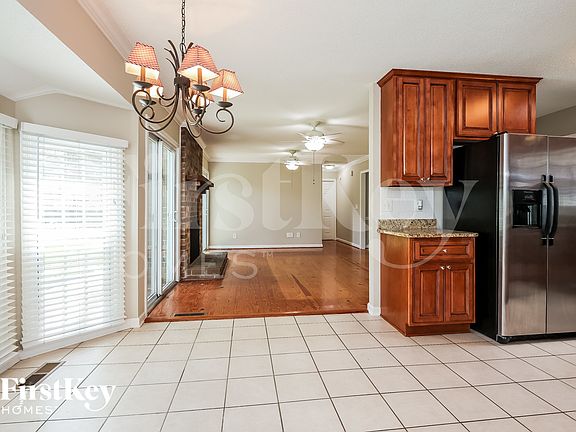 5th image of 2332 Vanderbilt Dr