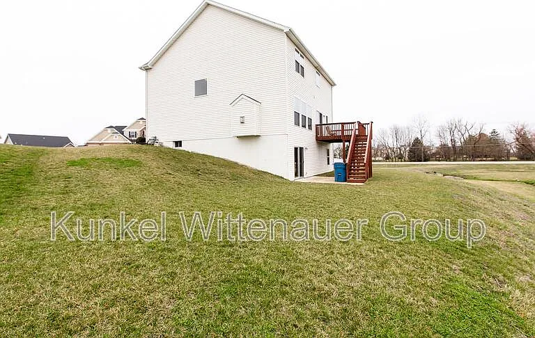2724 Ambridge Dr — Photo 8