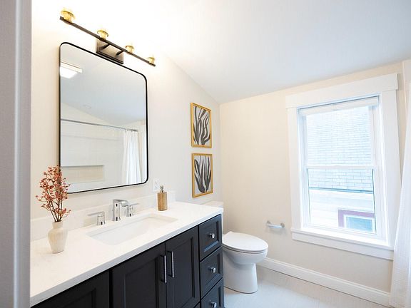 Clean design meets cozy comfort! Get inspired by the details that bring this bathroom to life!