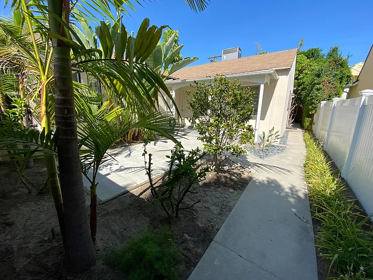 4296 Tujunga Ave — Photo 3