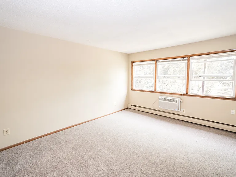 Sixth Street NE Apts — Photo 5