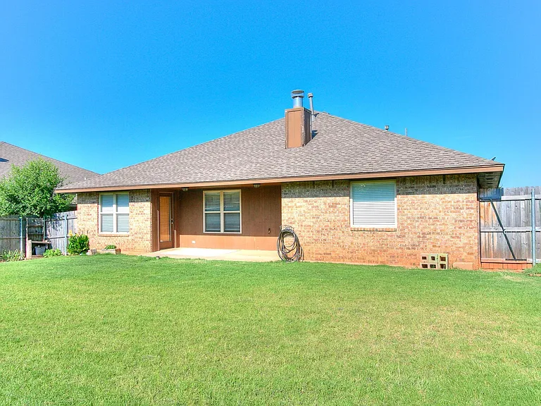 1708 Meadow Run Dr — Photo 31