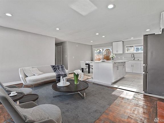 4th image of 20219 Fremont Ave N #A