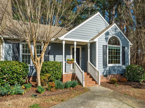 1208 Cranebridge Pl, Chapel Hill, NC 27517