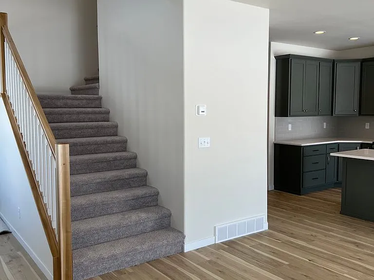 1360 Goldenwood Dr NW — Photo 4