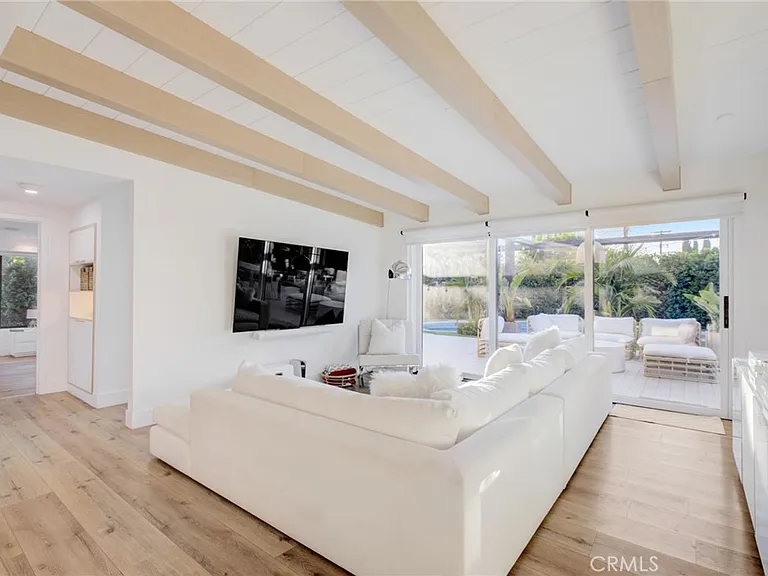8161 Encino Ave — Photo 30