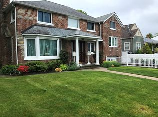 223 Venetian Blvd, Lindenhurst, NY 11757