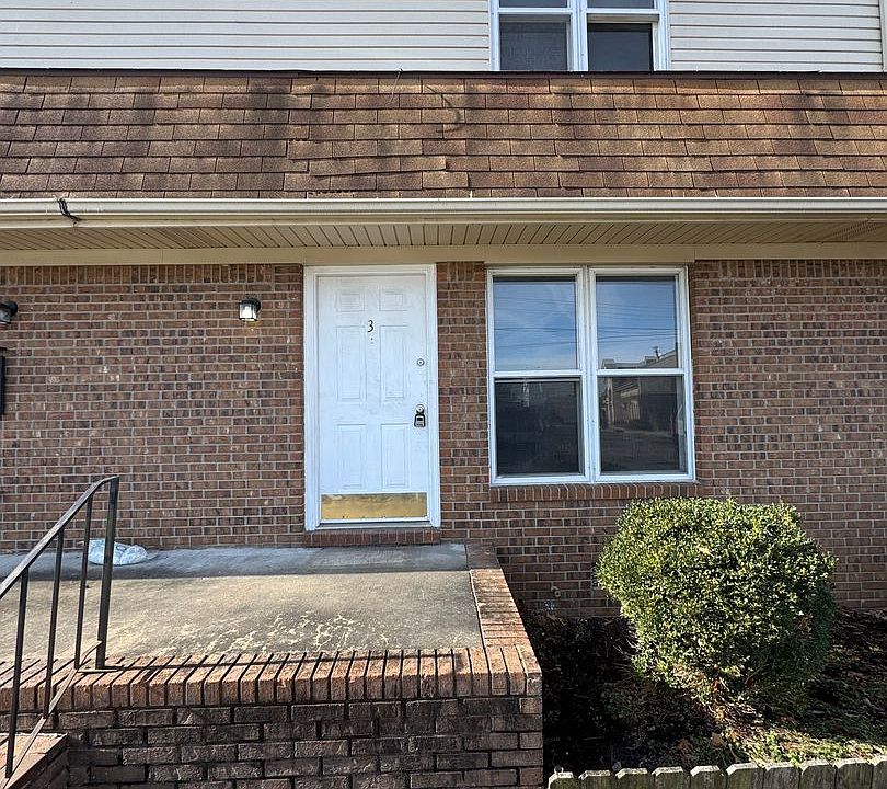 1st image of 109 Lakeview Dr #3