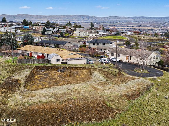 2nd image of 8105 Viewcrest Way