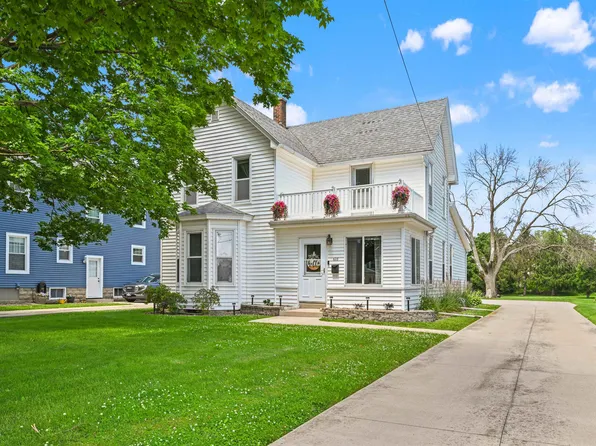 628 1st Ave W, Dyersville, IA 52040