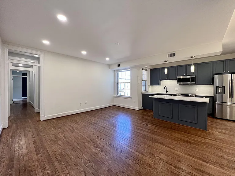 1401 Columbia Rd — Photo 2