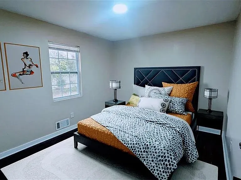 109 Quincy Ave — Photo 12