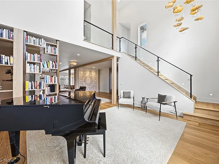1440 W 57th St — Photo 20