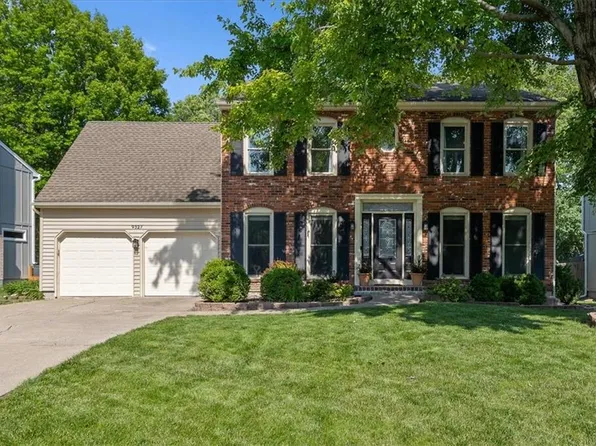 9327 Tomashaw Ln, Lenexa, KS 66219