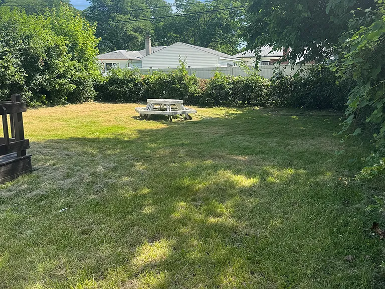 21610 Sussex Ave — Photo 17
