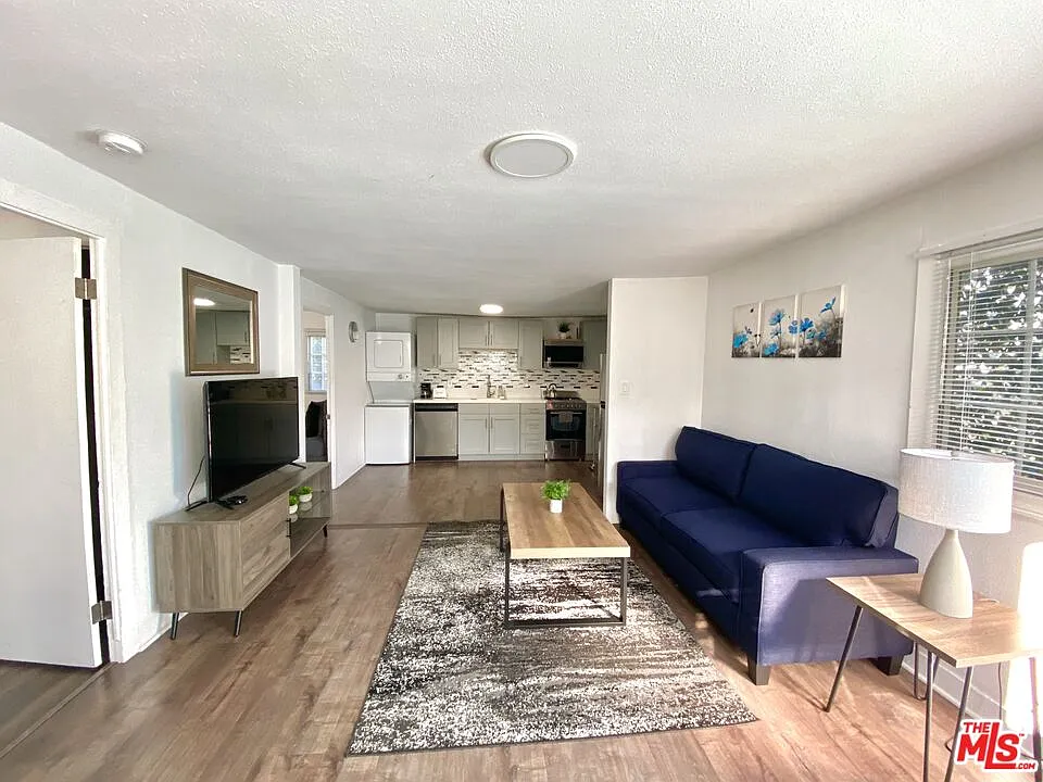 2 bed, $2,700 — Photo 4