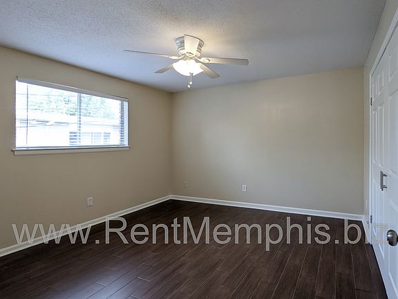 5th image of 358 E Pkwy N #8