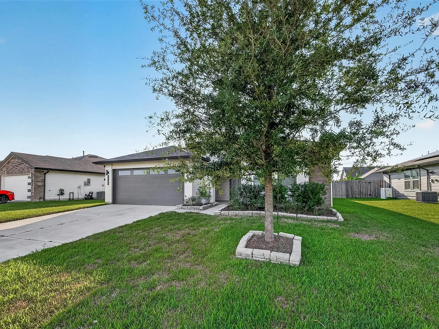 3 bed, 2.0 bath, 1655 sqft, $2,025 — Photo 2