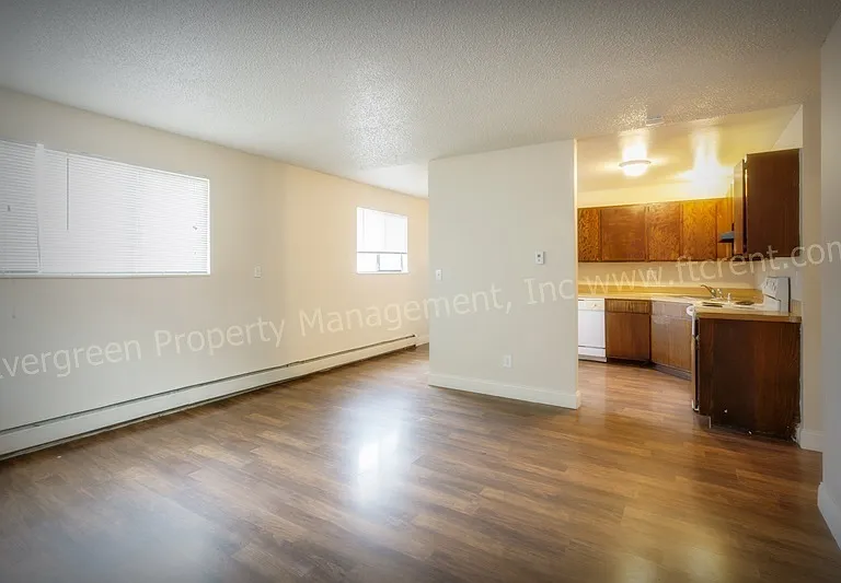 L-13 — Photo 25