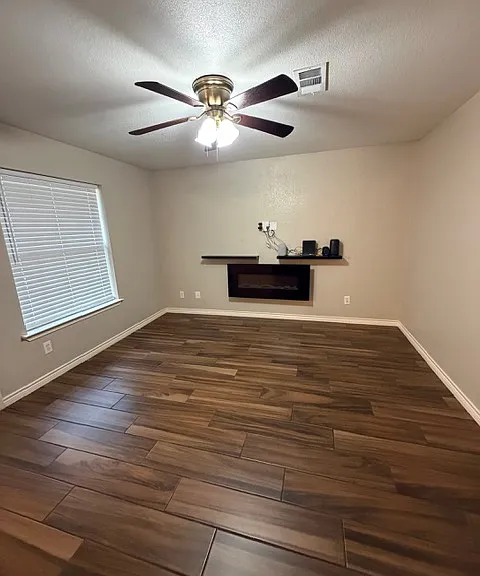 2390 Kings Court St — Photo 2