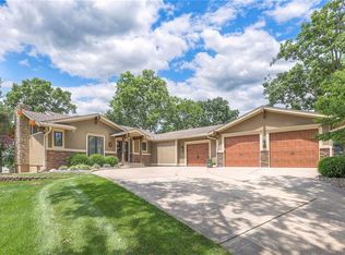 6 Mohave Dr, Lake Winnebago, MO 64034