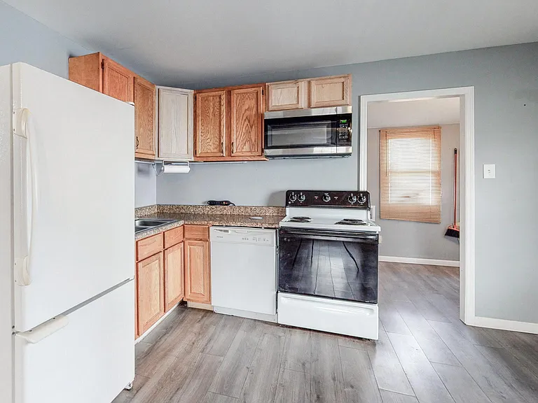 105 Woods Ave — Photo 9