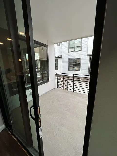 2 bed, 1291 sqft, $2,725 — Photo 3