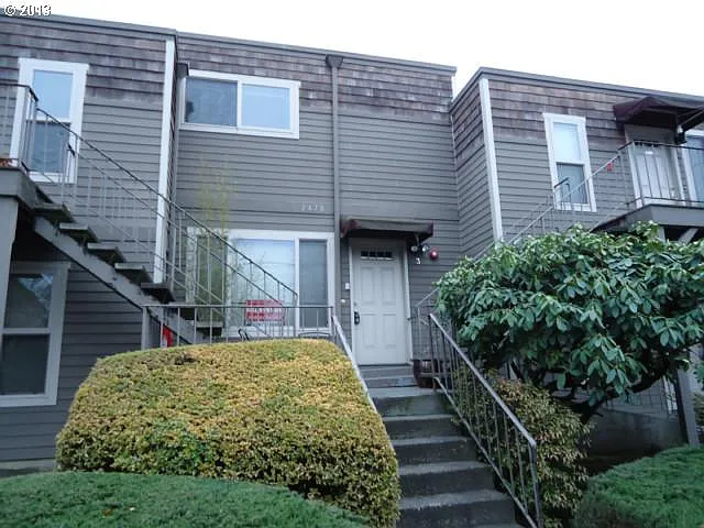 2478 NW Savier St photo 1