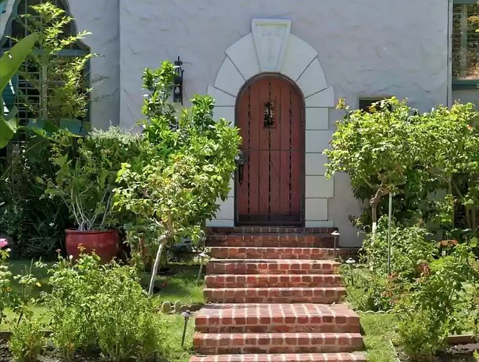 2nd image of 325 N Santa Fe Dr #100