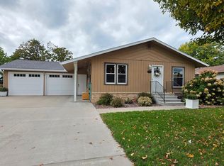 330 9th St NW, Plainview, MN 55964
