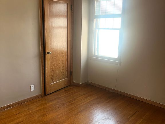 5th image of 1302 McMillan St