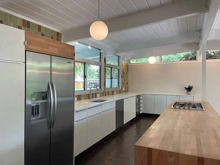 1395 S Elm St — Photo 3