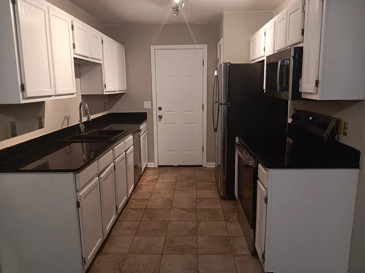 4 bed, 1280 sqft, $1,800 — Photo 4