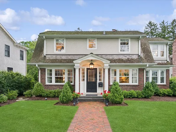 1107 Griffith Rd, Lake Forest, IL 60045
