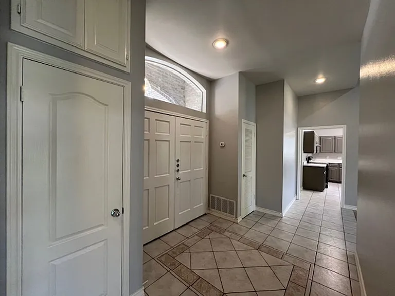 8506 Crownwood Dr — Photo 5