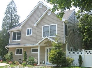 43 Bent Ln, Levittown, NY 11756