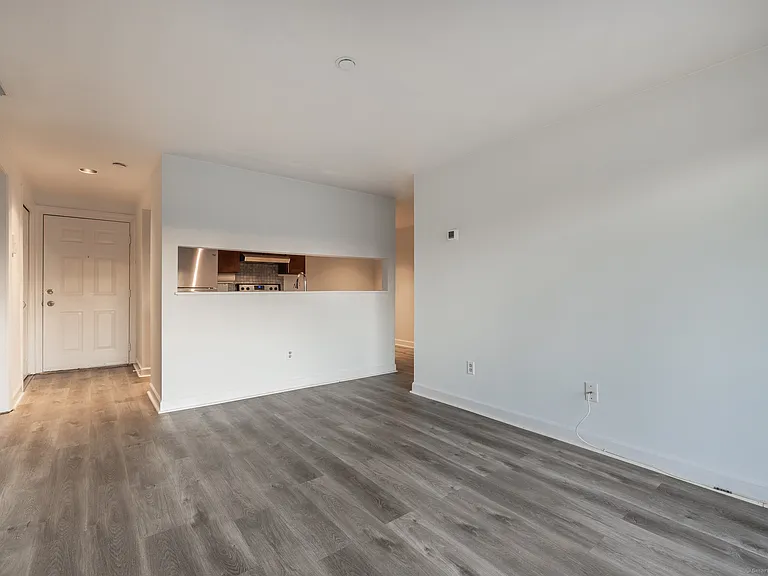980 Lindley St #304F — Photo 4
