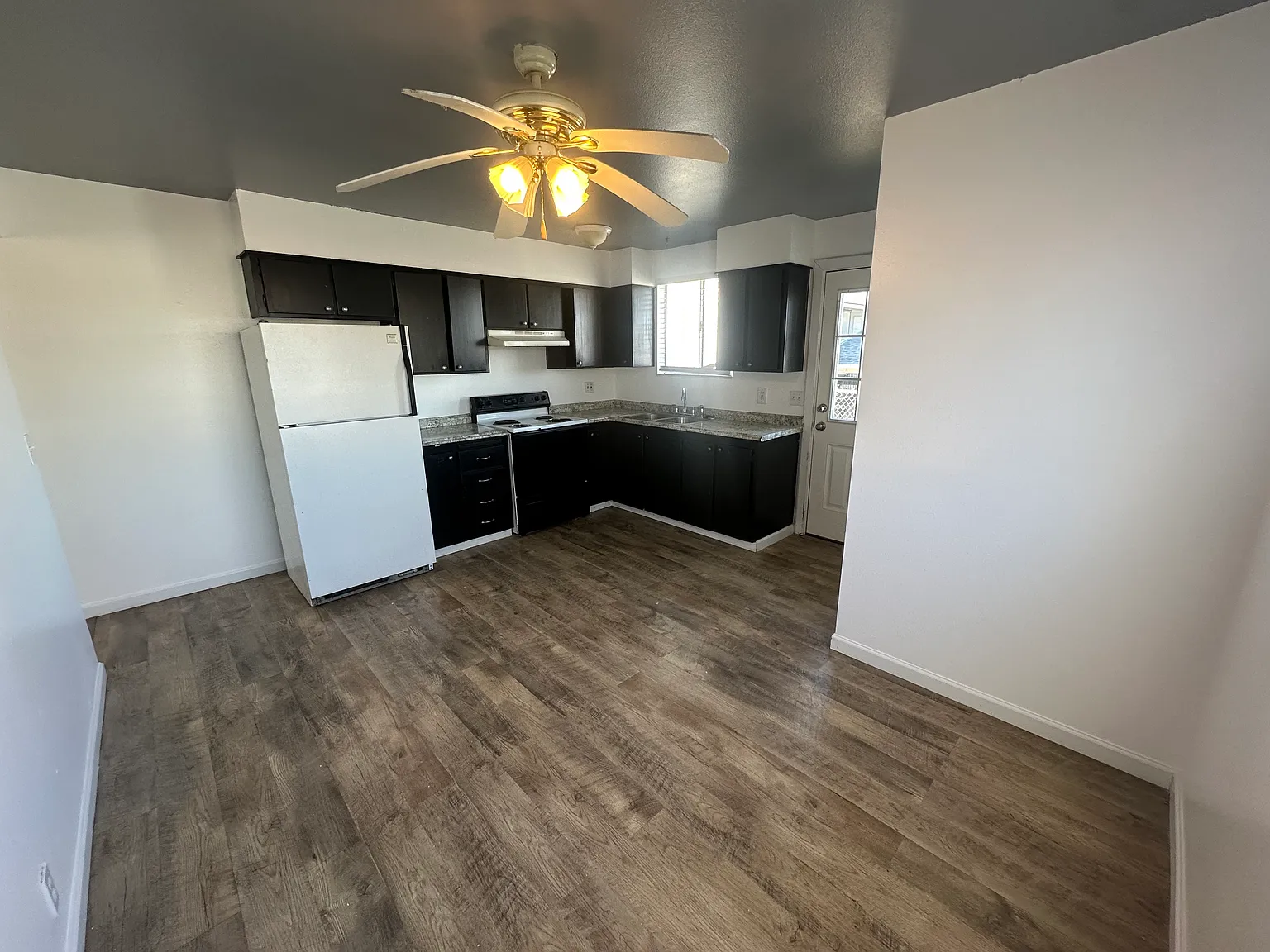 2 bed, 844 sqft, $1,350 — Photo 4