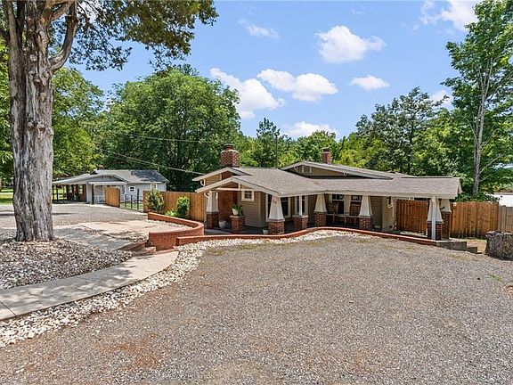 4th image of 1004 Nathan Hunt Dr